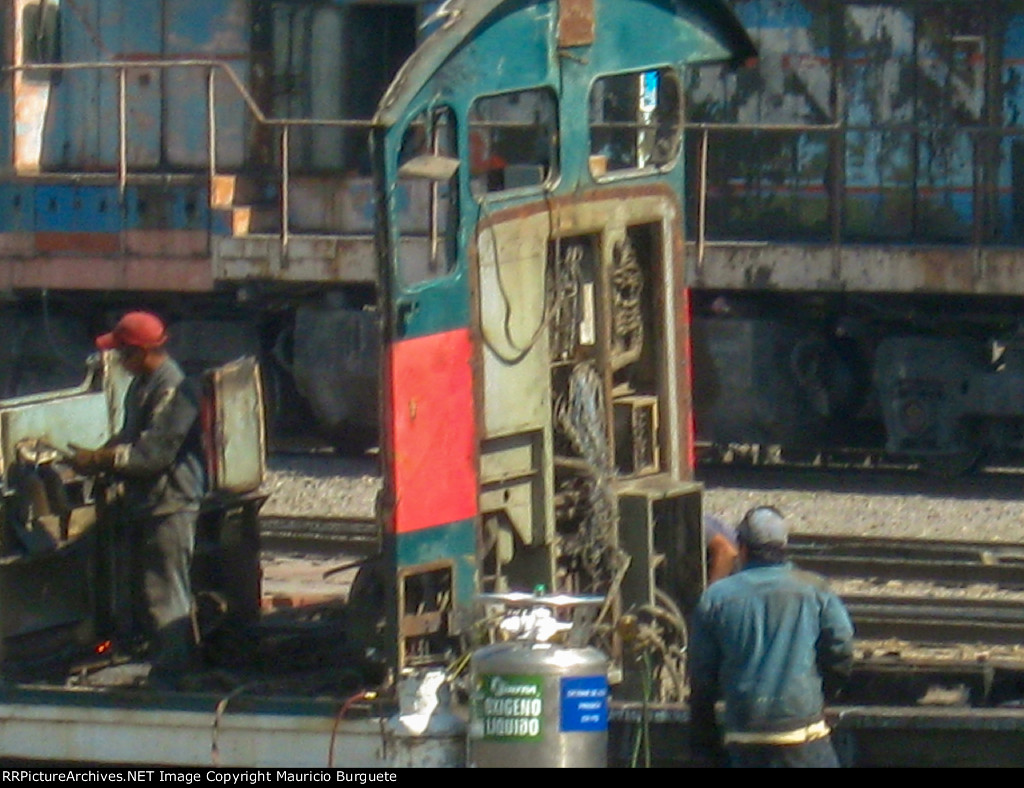 FXE SW10 Locomotives being scrapped